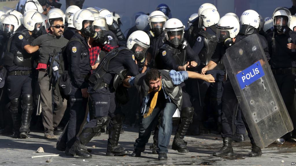 Turkish Police and Kurds Clash on Ocalan’s Detention Anniversary 